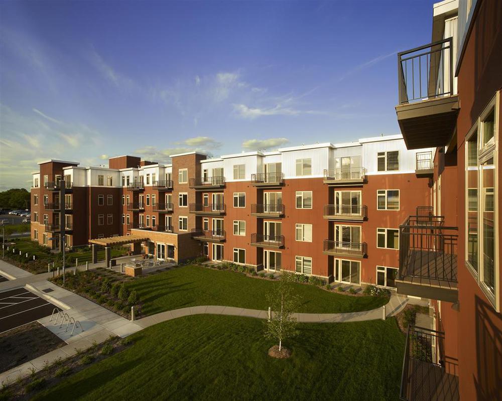 Execustay At York Place Apts Edina Exterior photo